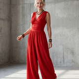 Věra | Overal s hlubokým výstřihem do V a zvýrazněným pasem